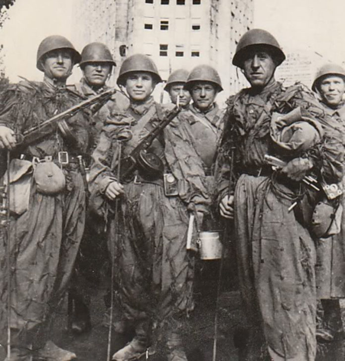 Pripadnici_Crvene_armije_u_Beogradu_1944