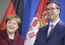 СРБИЈА КАО КОЛОНИЈА: Псећа радост Александра Вучића!