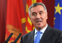 СИНОЋ НА ЦЕТИЊУ: Прогласио ДПС за бога и батину у Црној Гори!